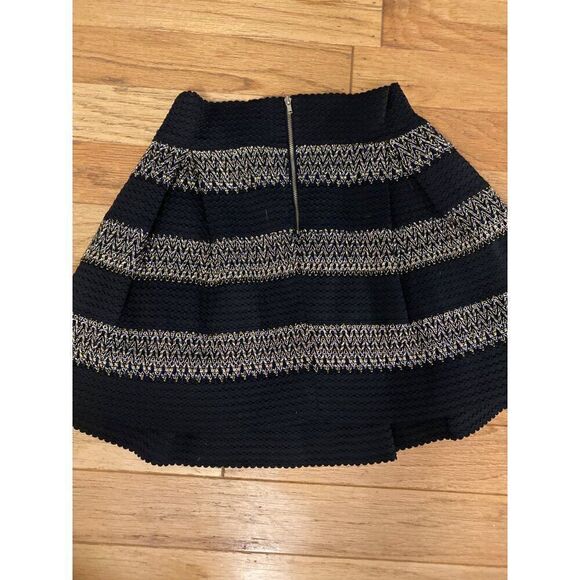 Ginger G Black & Gold pleated Textured Skirt Woven zigzag Pattern Size Large - Picture 4 of 8